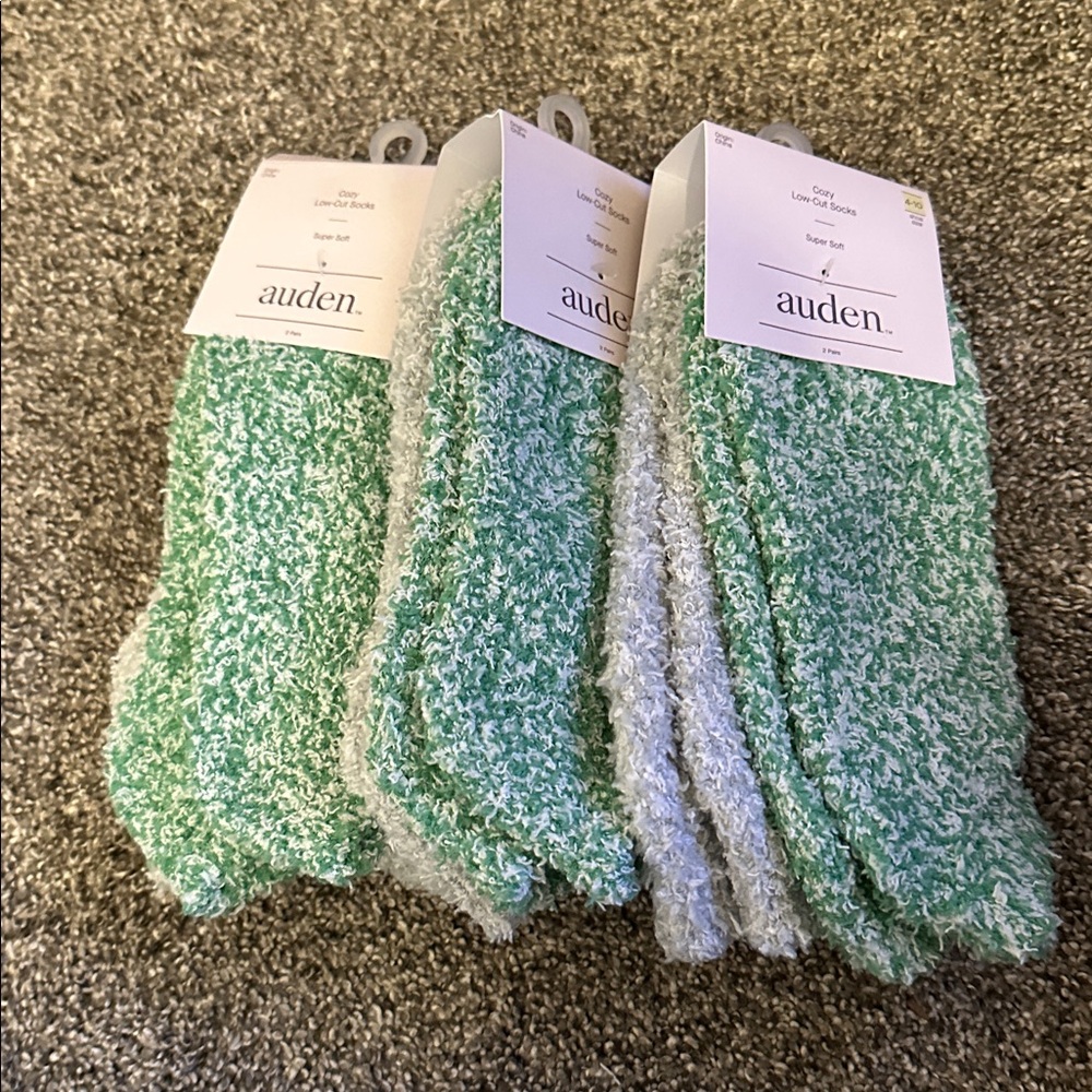 (1)pk. AUDEN Socks Fuzzy Crew Cut Soft 2 Pair Sizes 4-10 Green Gray Gift NWT